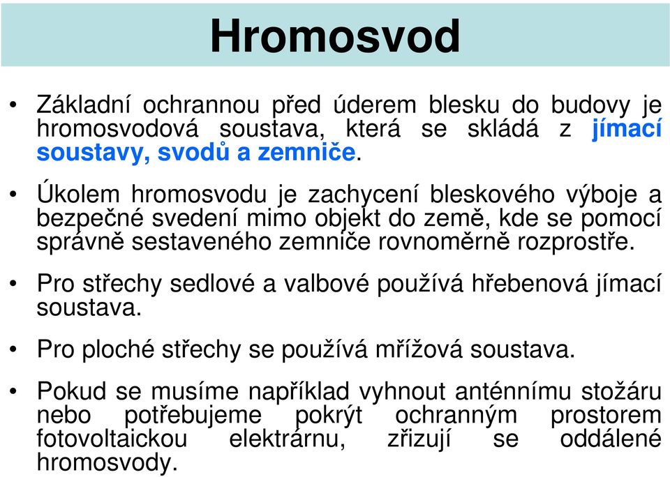 rovnoměrně rozprostře. Pro střechy sedlové a valbové používá hřebenová jímací soustava. Pro ploché střechy se používá mřížová soustava.