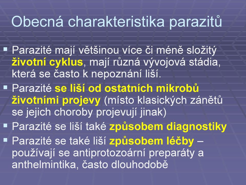 Parazité se liší od ostatních mikrobů životními projevy (místo klasických zánětů se jejich choroby