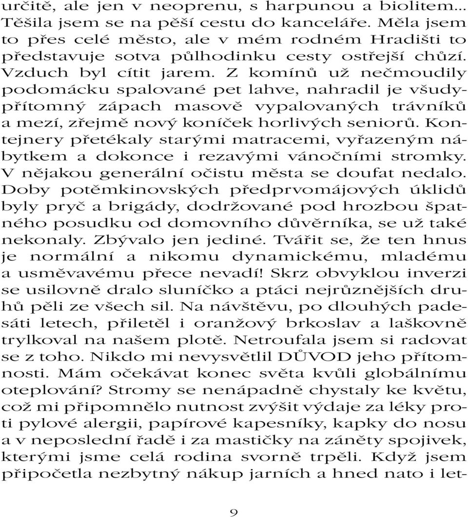 Z komínů už nečmoudily podomácku spalované pet lahve, nahradil je všudypřítomný zápach masově vypalovaných trávníků a mezí, zřejmě nový koníček horlivých seniorů.