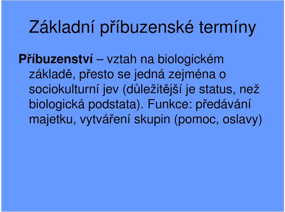 sociokulturní jev (důležitější je status, než biologická