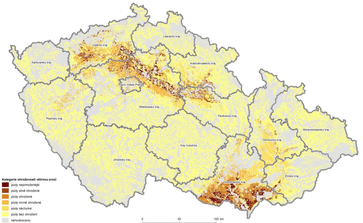 působí vážné přímé i nepřímé škody, např. zvlněním povrchu či poklesy půdy, nakupením půd a hornin, vyboulením čela svahu, nahnutím či vyvrácením stromů, ale i škody na majetku i lidském zdraví (např.