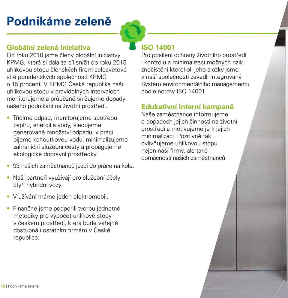 Třídíme odpad, monitorujeme spotřebu papíru, energií a vody, sledujeme generované množství odpadu, v práci pijeme kohoutkovou vodu, minimalizujeme zahraniční služební cesty a propagujeme ekologické