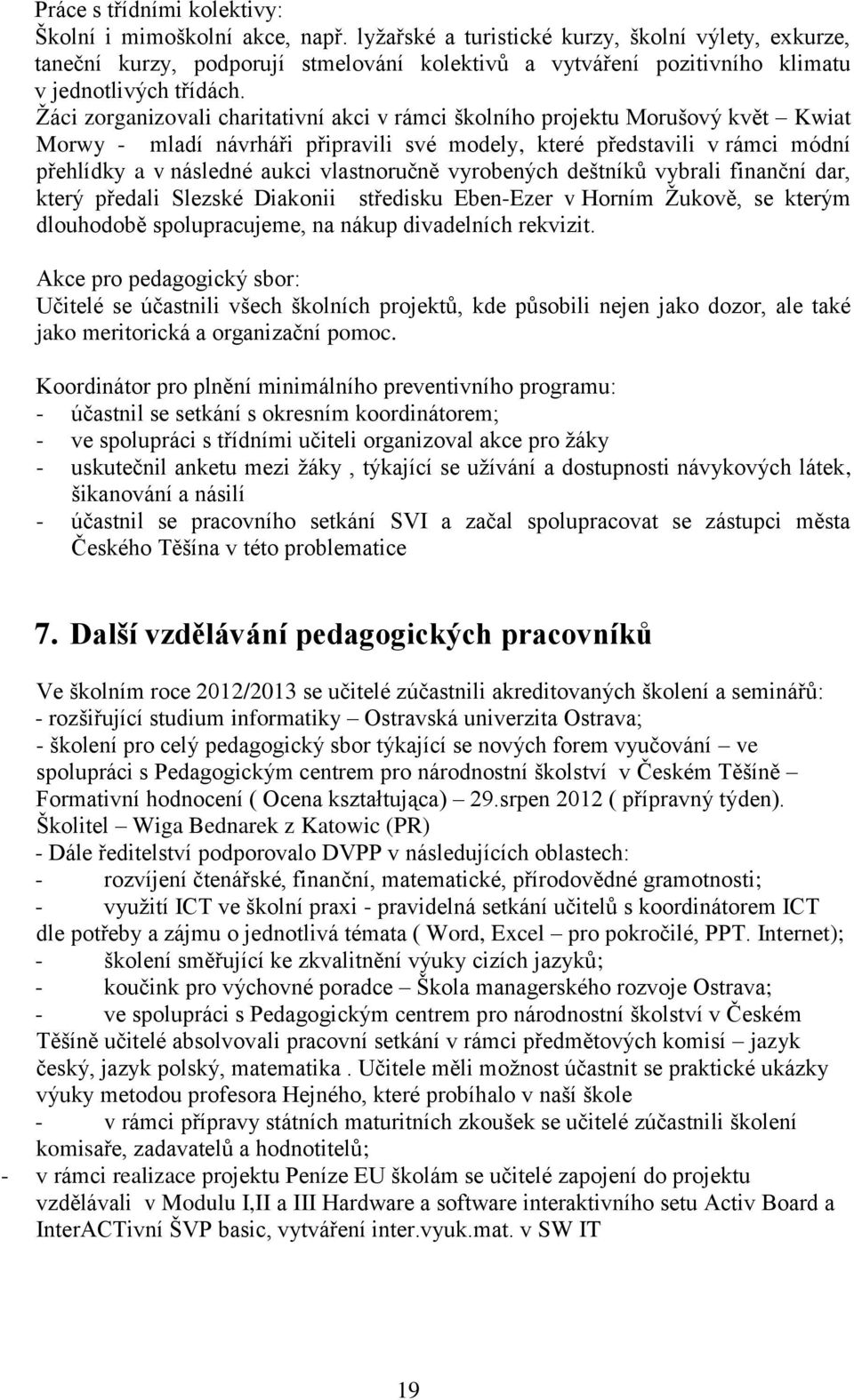 Žáci zorganizovali charitativní akci v rámci školního projektu Morušový květ Kwiat Morwy - mladí návrháři připravili své modely, které představili v rámci módní přehlídky a v následné aukci