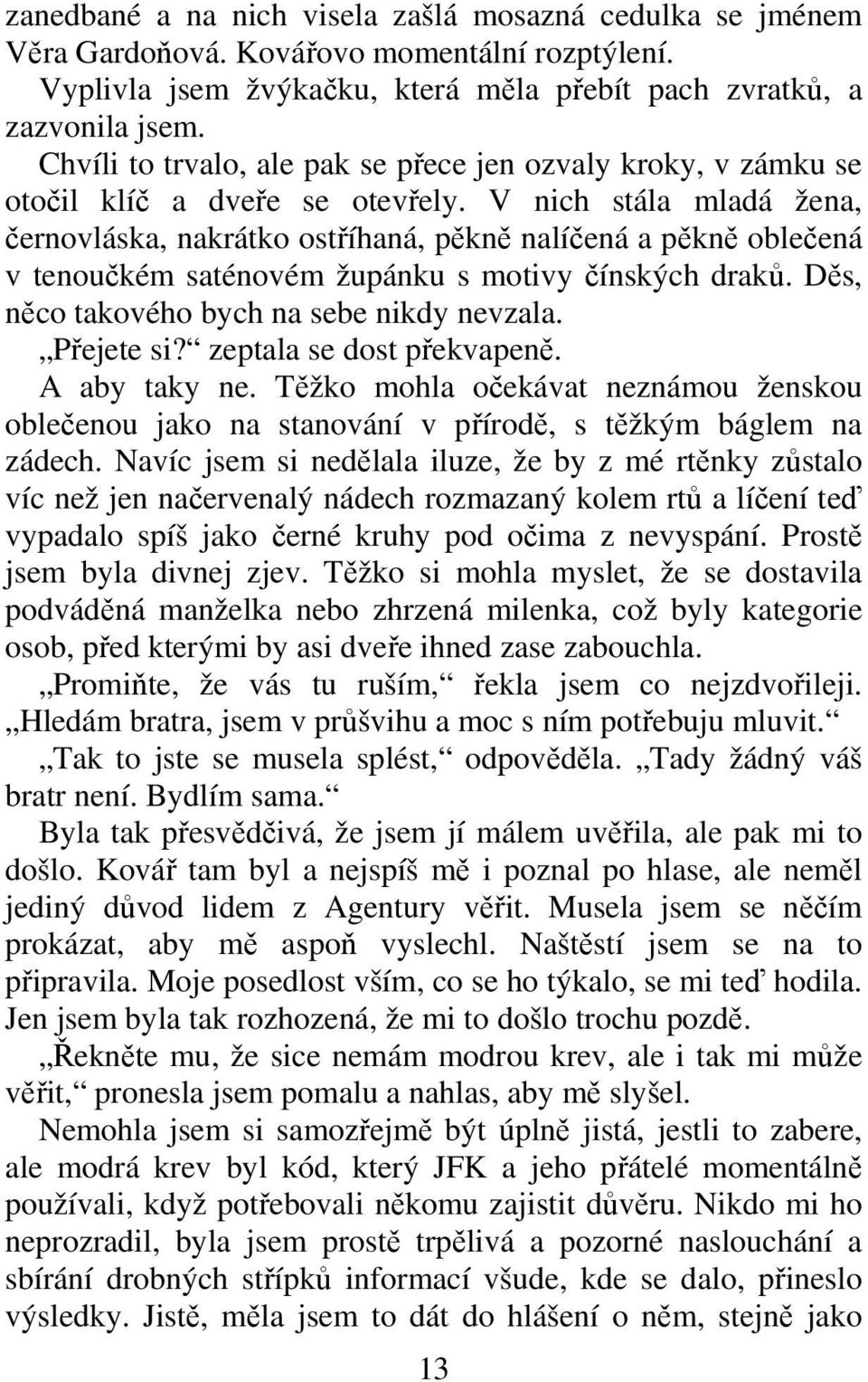 V nich stála mladá žena, ernovláska, nakrátko ostíhaná, pkn nalíená a pkn obleená v tenoukém saténovém župánku s motivy ínských drak. Ds, nco takového bych na sebe nikdy nevzala. Pejete si?