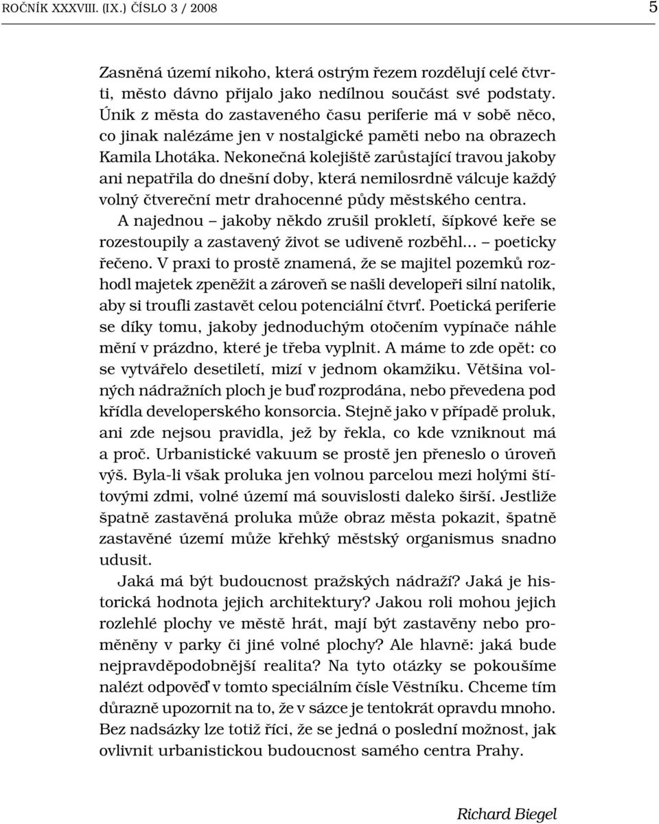 Nekonečná kolejiště zarůstající travou jakoby ani nepatřila do dnešní doby, která nemilosrdně válcuje každý volný čtvereční metr drahocenné půdy městského centra.