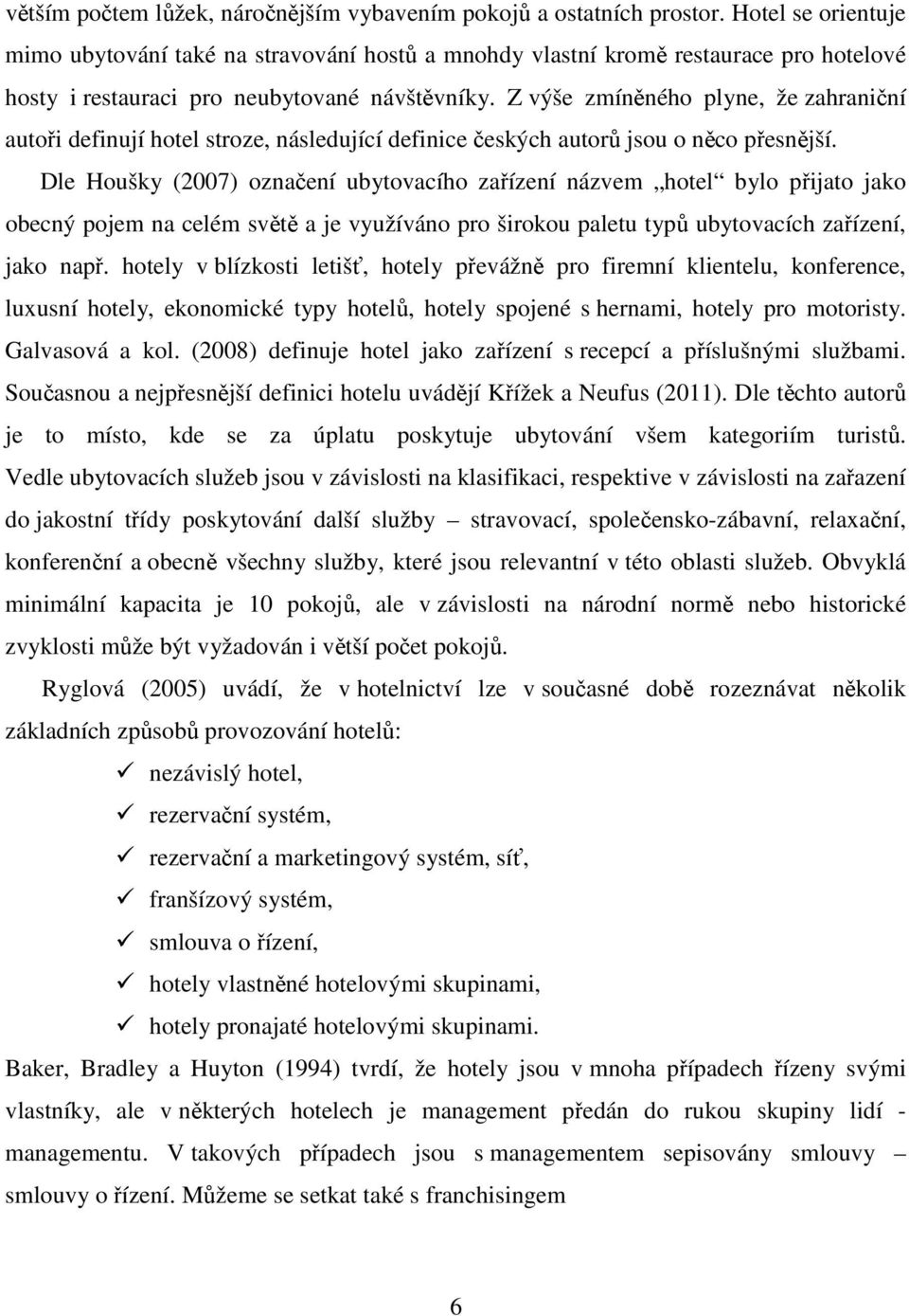 Z výše zmíněného plyne, že zahraniční autoři definují hotel stroze, následující definice českých autorů jsou o něco přesnější.