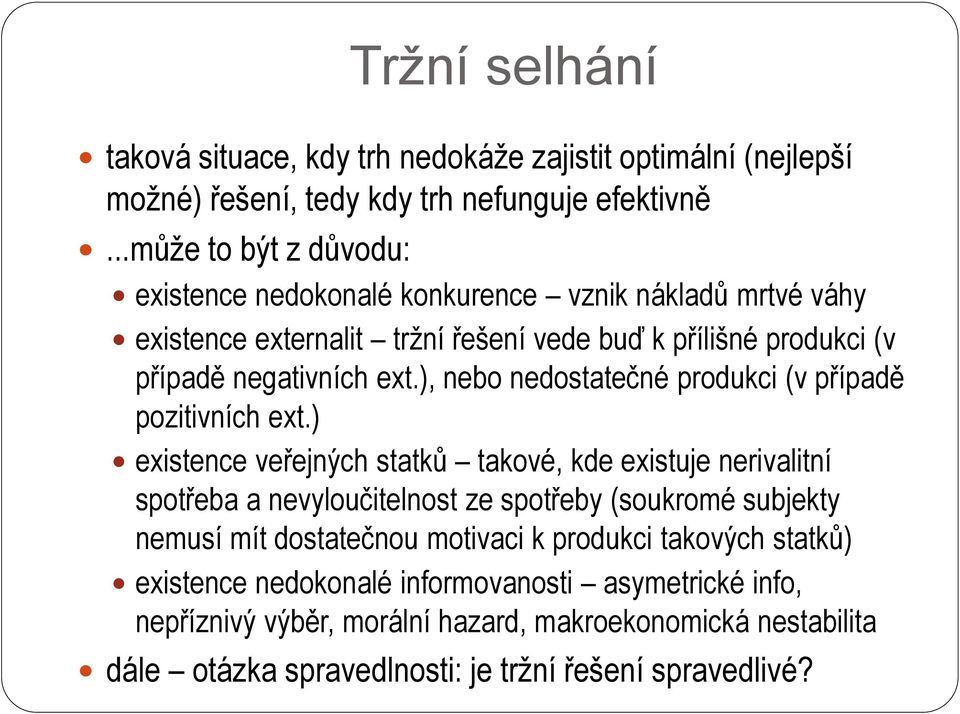 ), nebo nedostatečné produkci (v případě pozitivních ext.