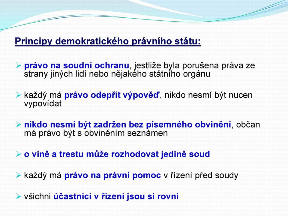 nikdo nesmí být zadržen bez písemného obvinění, občan má právo být s obviněním seznámen o vině a trestu může