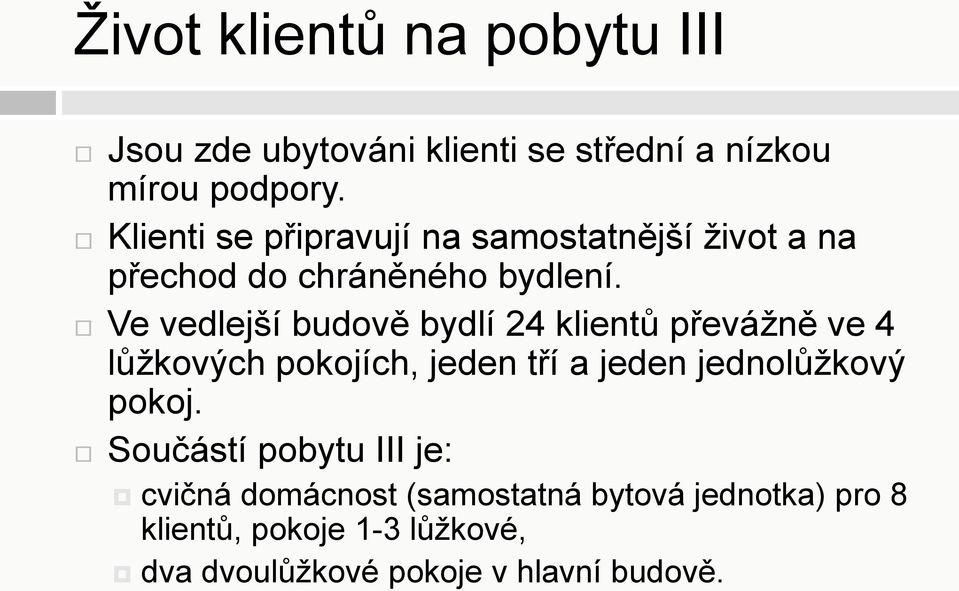 Ve vedlejší budově bydlí 24 klientů převážně ve 4 lůžkových pokojích, jeden tří a jeden jednolůžkový