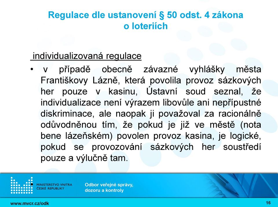 diskriminace, ale naopak ji považoval za racionálně odůvodněnou tím, že pokud je již ve městě (nota bene