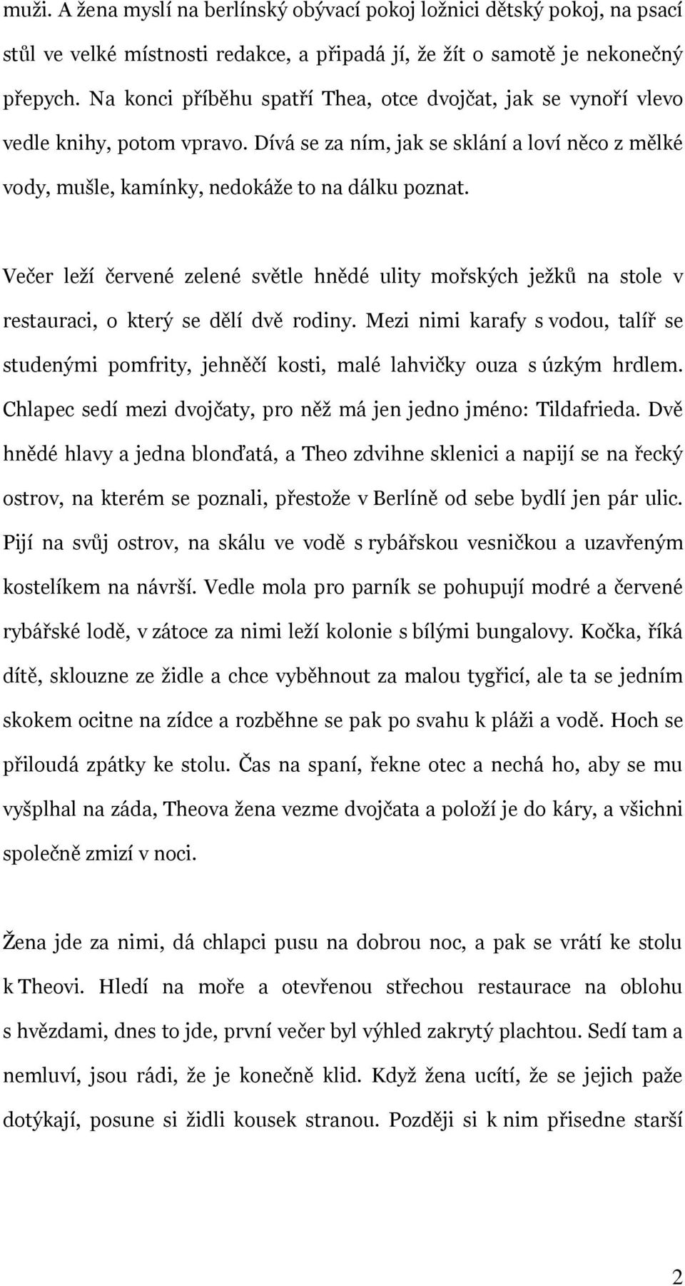 Večer leţí červené zelené světle hnědé ulity mořských jeţků na stole v restauraci, o který se dělí dvě rodiny.