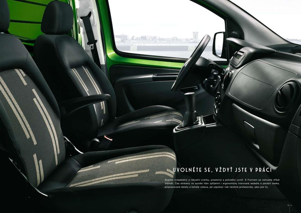 Čas strávený ve vozidle Vám zpříjemní i ergonomicky tvarovaná sedadla a palubní