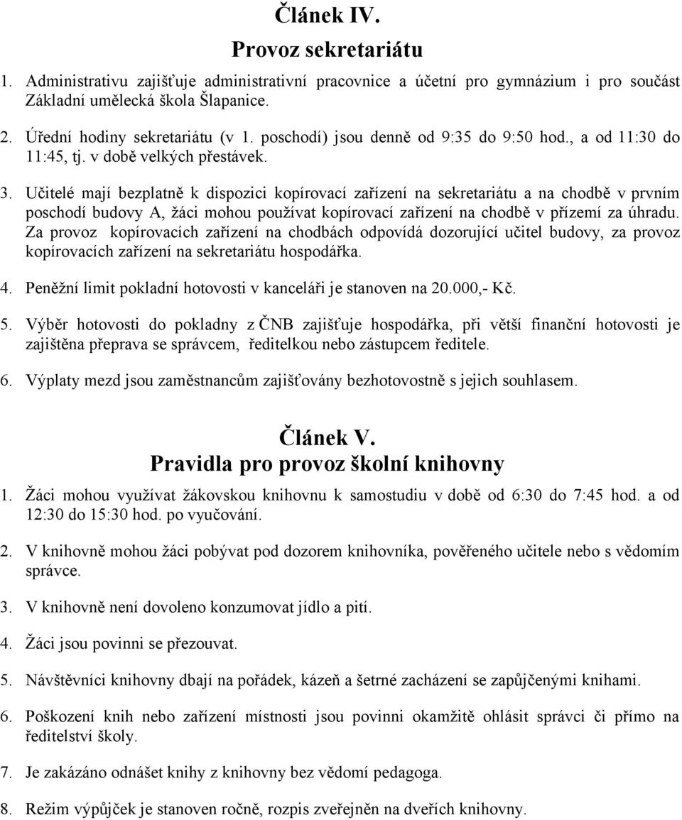 Učitelé mají bezplatně k dispozici kopírovací zařízení na sekretariátu a na chodbě v prvním poschodí budovy A, žáci mohou používat kopírovací zařízení na chodbě v přízemí za úhradu.