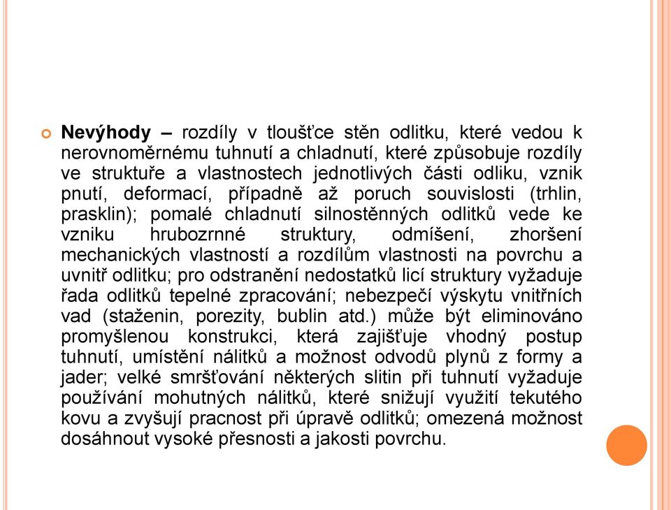 povrchu a uvnitř odlitku; pro odstranění nedostatků licí struktury vyžaduje řada odlitků tepelné zpracování; nebezpečí výskytu vnitřních vad (staženin, porezity, bublin atd.