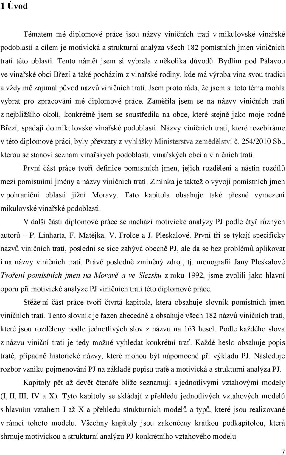 Bydlím pod Pálavou ve vinařské obci Březí a také pocházím z vinařské rodiny, kde má výroba vína svou tradici a vždy mě zajímal původ názvů viničních tratí.