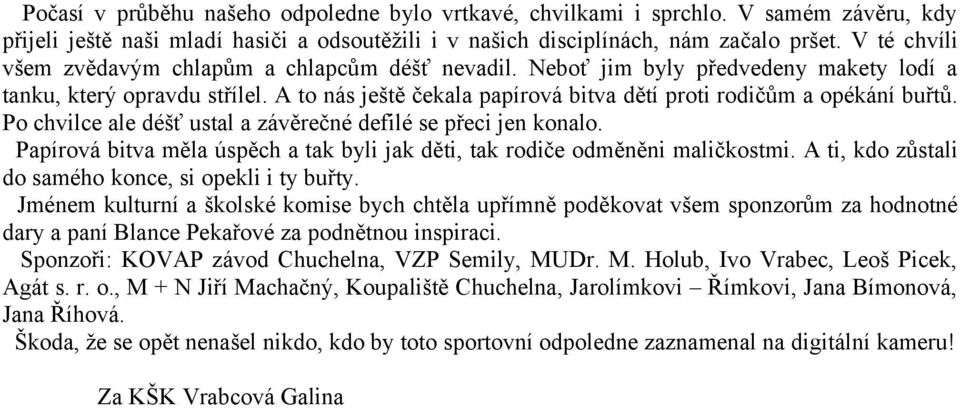 A to nás ještě čekala papírová bitva dětí proti rodičům a opékání buřtů. Po chvilce ale déšť ustal a závěrečné defilé se přeci jen konalo.