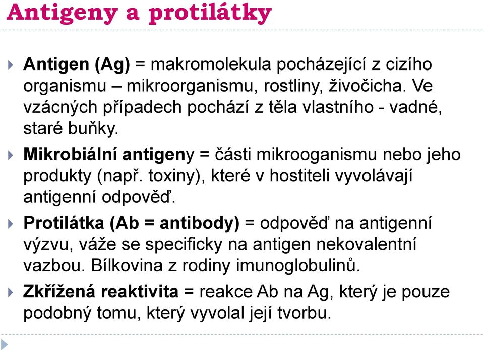 toxiny), které v hostiteli vyvolávají antigenní odpověď.