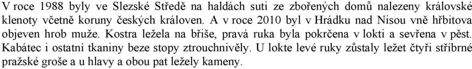 Kostra ležela na břiše, pravá ruka byla pokrčena v lokti a sevřena v pěst.