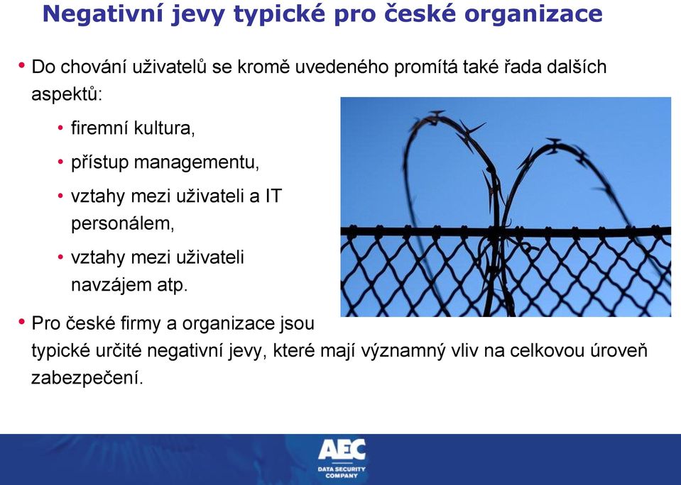 uživateli a IT personálem, vztahy mezi uživateli navzájem atp.