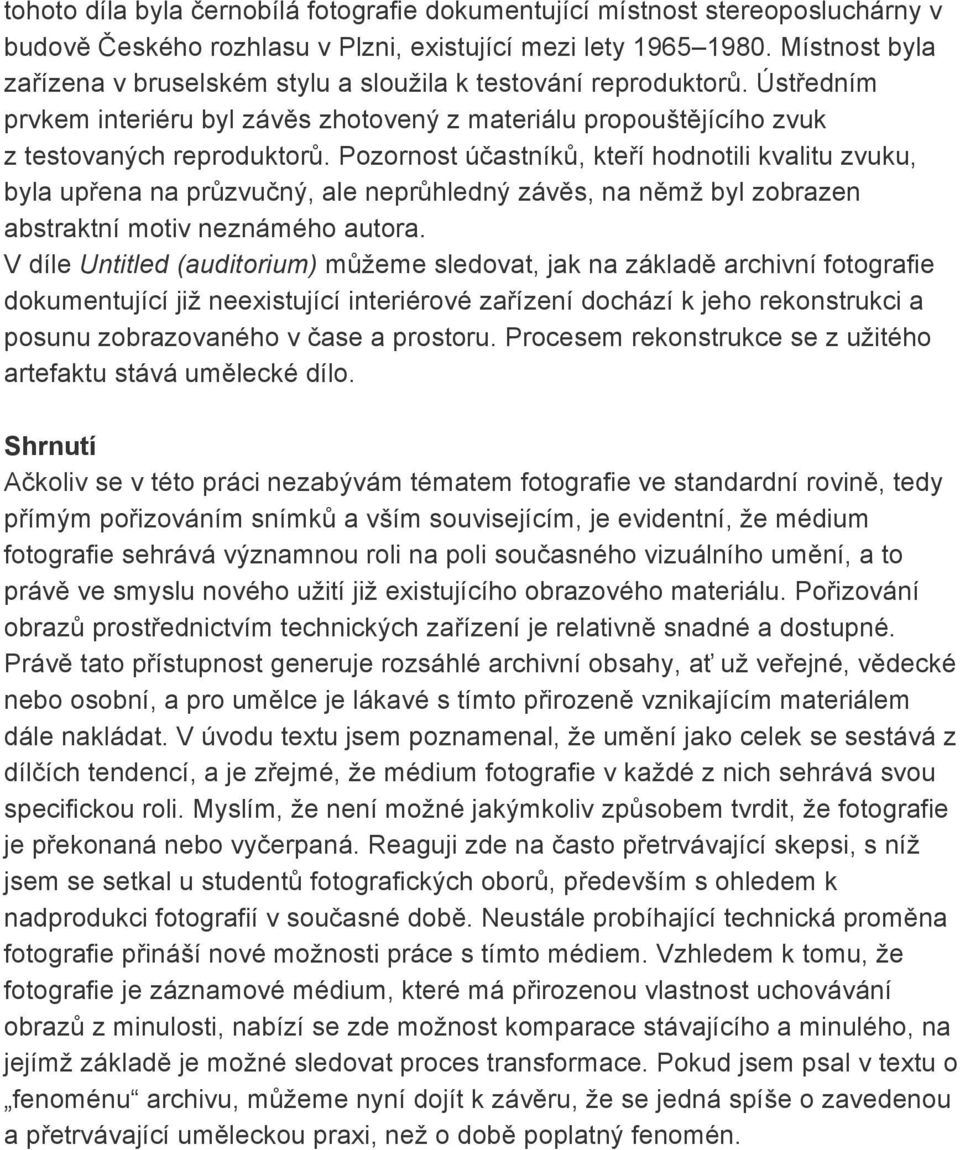 Pozornost účastníků, kteří hodnotili kvalitu zvuku, byla upřena na průzvučný, ale neprůhledný závěs, na němž byl zobrazen abstraktní motiv neznámého autora.