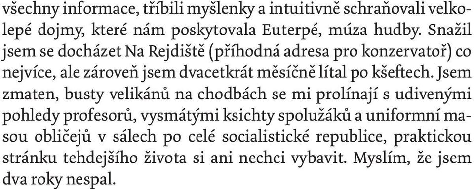 Jsem zmaten, busty velikánů na chodbách se mi prolínají s udivenými pohledy profesorů, vysmátými ksichty spolužáků a uniformní masou obličejů v sálech po celé