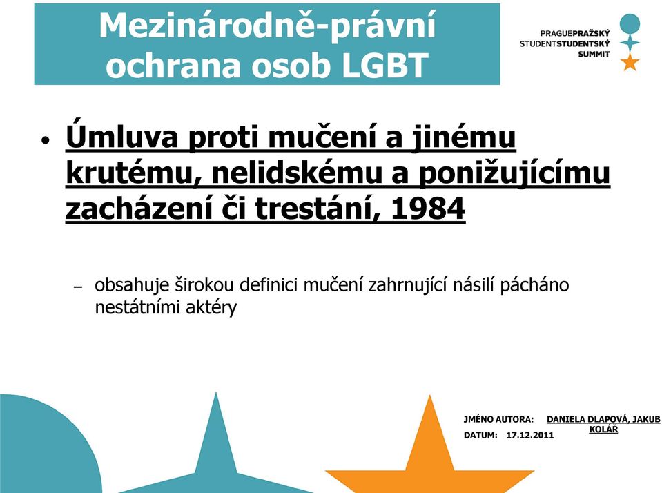 obsahuje širokou definici mučení zahrnující násilí pácháno