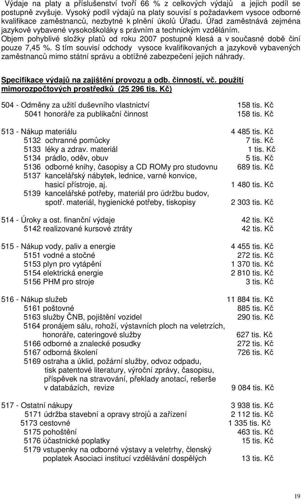 Úřad zaměstnává zejména jazykově vybavené vysokoškoláky s právním a technickým vzděláním. Objem pohyblivé složky platů od roku 2007 postupně klesá a v současné době činí pouze 7,45 %.