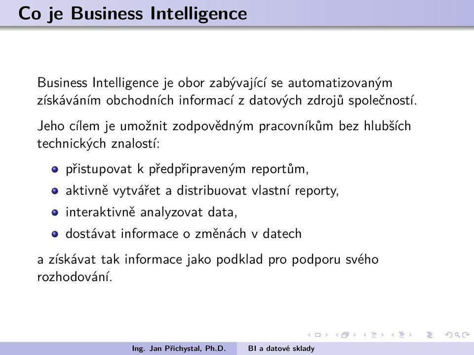 přistupovat k předpřipraveným reportům, aktivně vytvářet a distribuovat vlastní reporty, interaktivně analyzovat data,