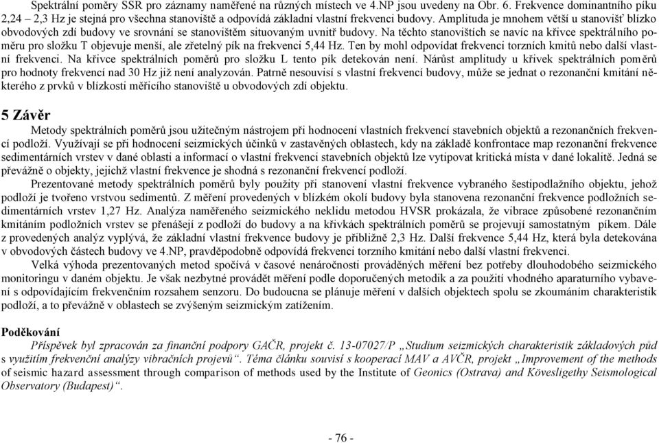 Amplituda je mnohem větší u stanovišť blízko obvodových zdí budovy ve srovnání se stanovištěm situovaným uvnitř budovy.