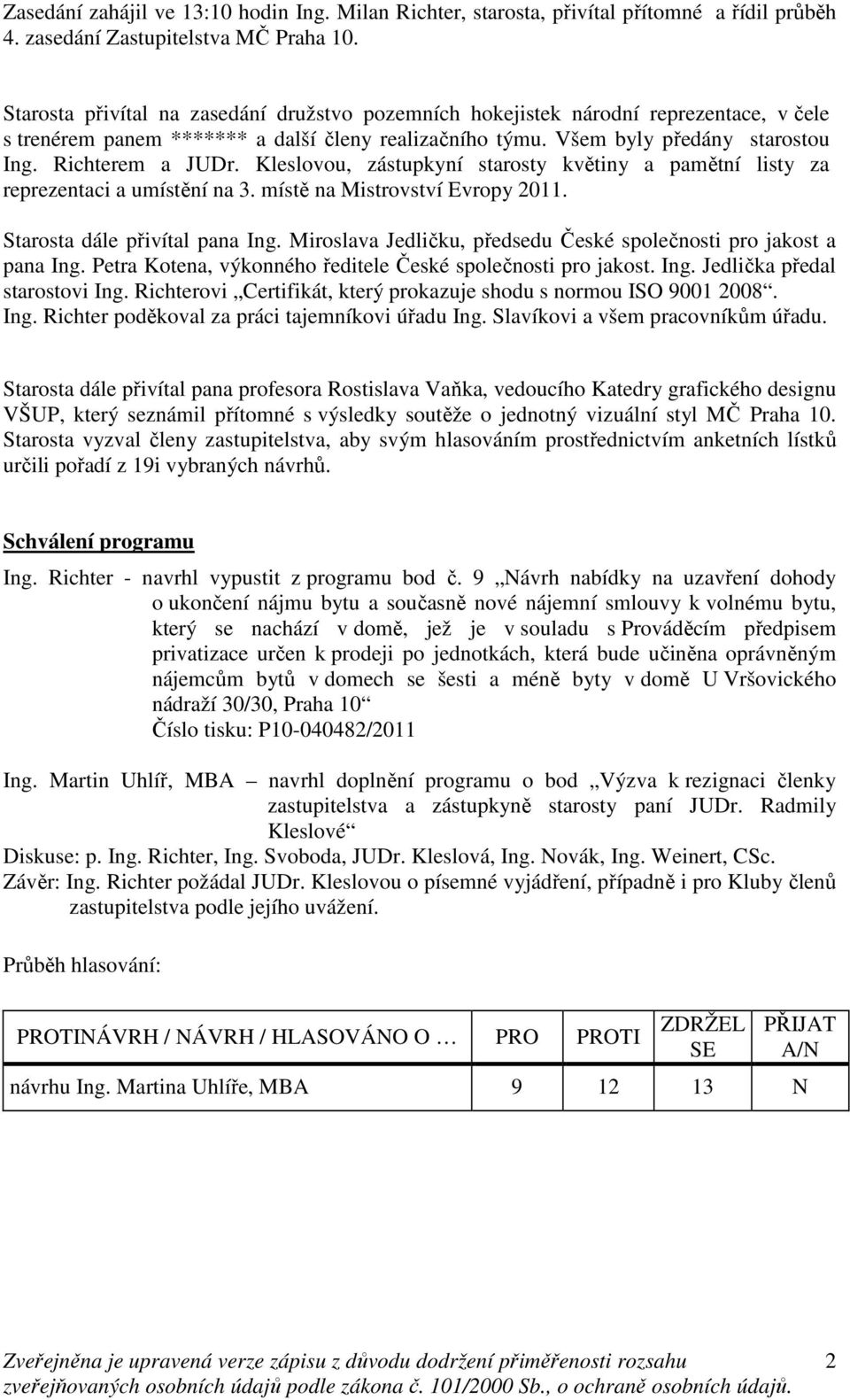 Kleslovou, zástupkyní starosty květiny a pamětní listy za reprezentaci a umístění na 3. místě na Mistrovství Evropy 2011. Starosta dále přivítal pana Ing.