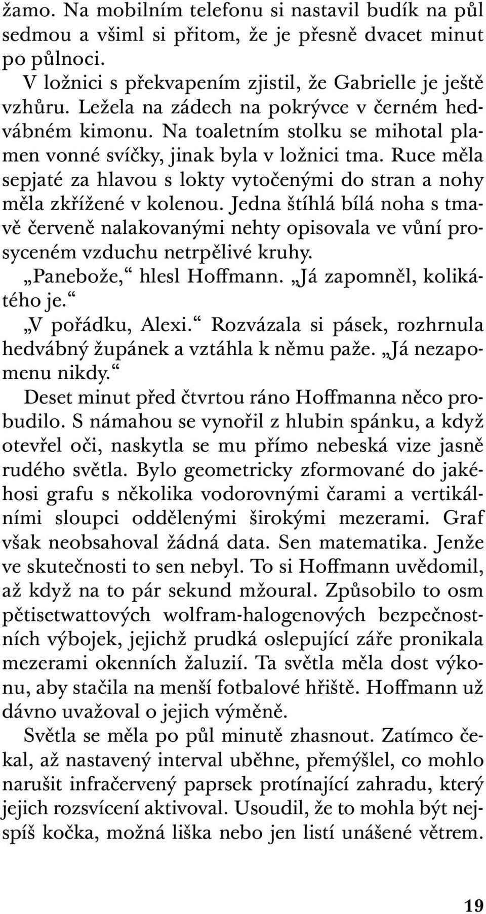 Ruce měla sepjaté za hlavou s lokty vytočenými do stran a nohy měla zkřížené v kolenou. Jedna štíhlá bílá noha s tmavě červeně nalakovanými nehty opisovala ve vůní prosyceném vzduchu netrpělivé kruhy.