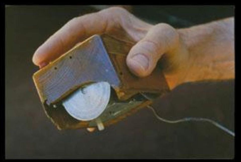 1968 Německej Telefunken Myš s kuličkou (Jako doplněk k jejich TR-440), pořád ještě potenciometry. 1972 Bill English Vytvořil kuličkovou myš když pracoval pro Xerox PARC.