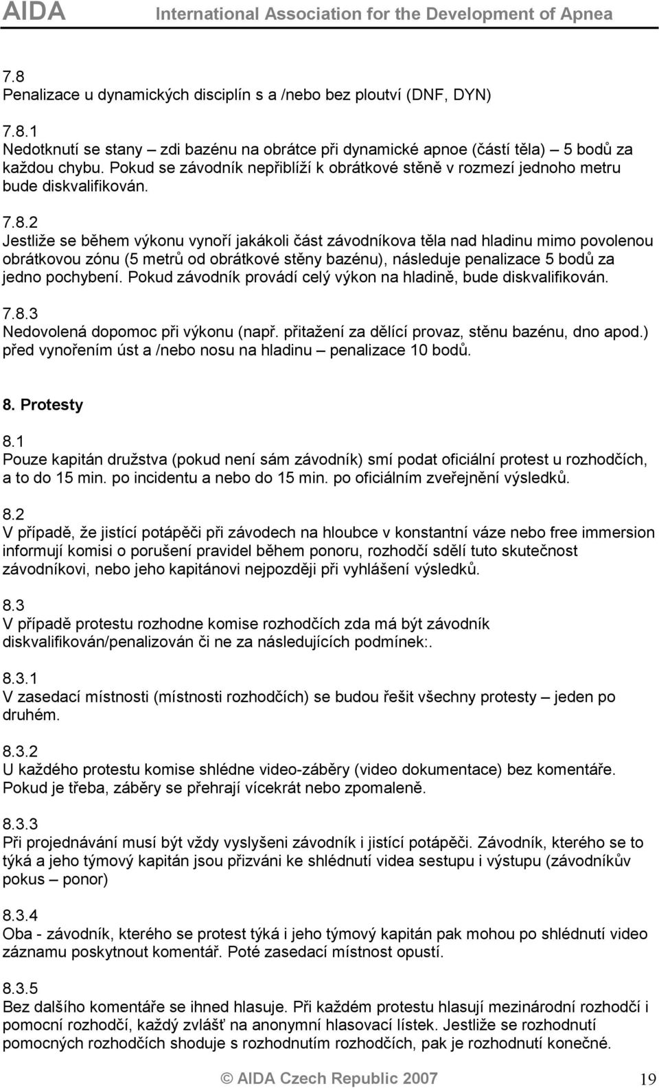 2 Jestliže se během výkonu vynoří jakákoli část závodníkova těla nad hladinu mimo povolenou obrátkovou zónu (5 metrů od obrátkové stěny bazénu), následuje penalizace 5 bodů za jedno pochybení.