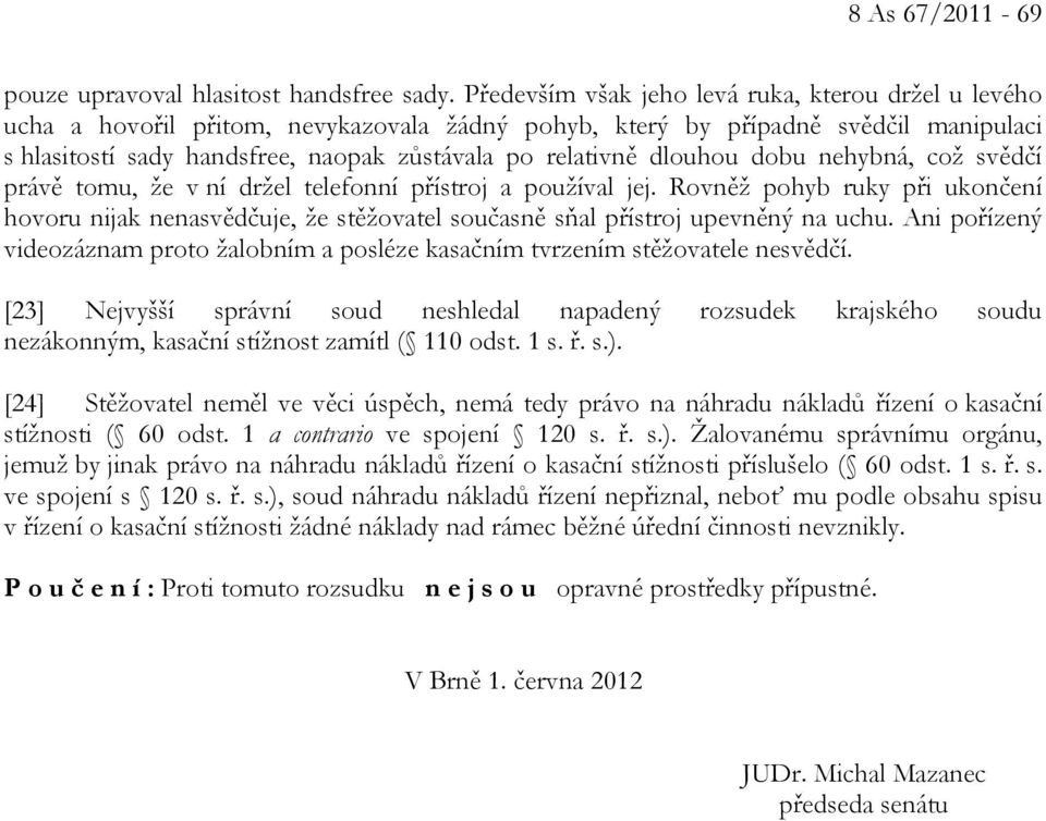 dlouhou dobu nehybná, což svědčí právě tomu, že v ní držel telefonní přístroj a používal jej.