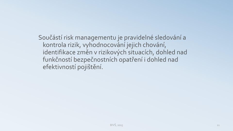 změn v rizikových situacích, dohled nad funkčností