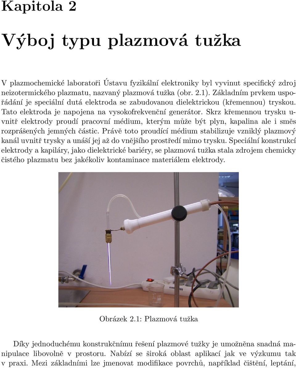 Skrz křemennou trysku u- vnitř elektrody proudí pracovní médium, kterým může být plyn, kapalina ale i směs rozprášených jemných částic.