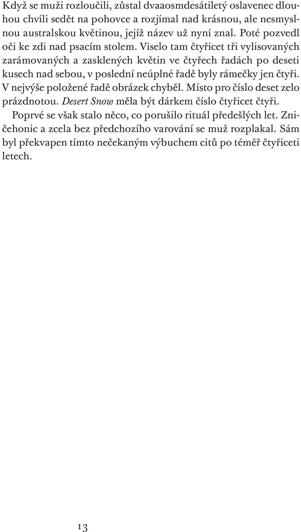 Viselo tam čtyřicet tři vylisovaných zarámovaných a zasklených květin ve čtyřech řadách po deseti kusech nad sebou, v poslední neúplné řadě byly rámečky jen čtyři.