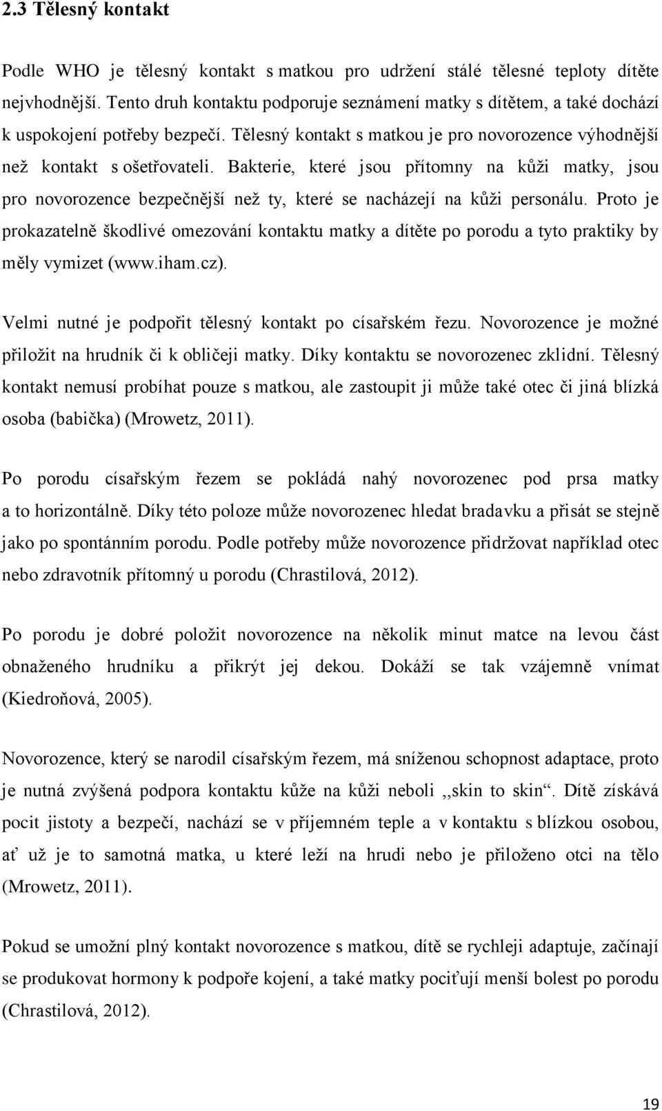 Bakterie, které jsou přítomny na kůži matky, jsou pro novorozence bezpečnější než ty, které se nacházejí na kůži personálu.