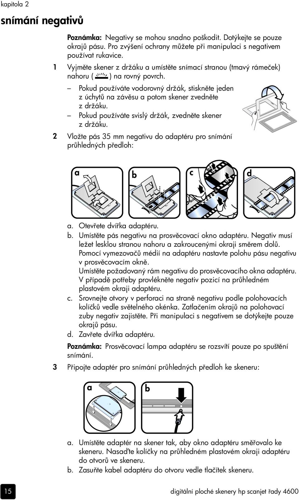 Pokud používáte svislý držák, zvedn te skener zdržáku. 2 Vložte pás 35 mm negativu do adaptéru pro snímání pr hledných p edloh: a. Otev ete dví ka adaptéru. b.