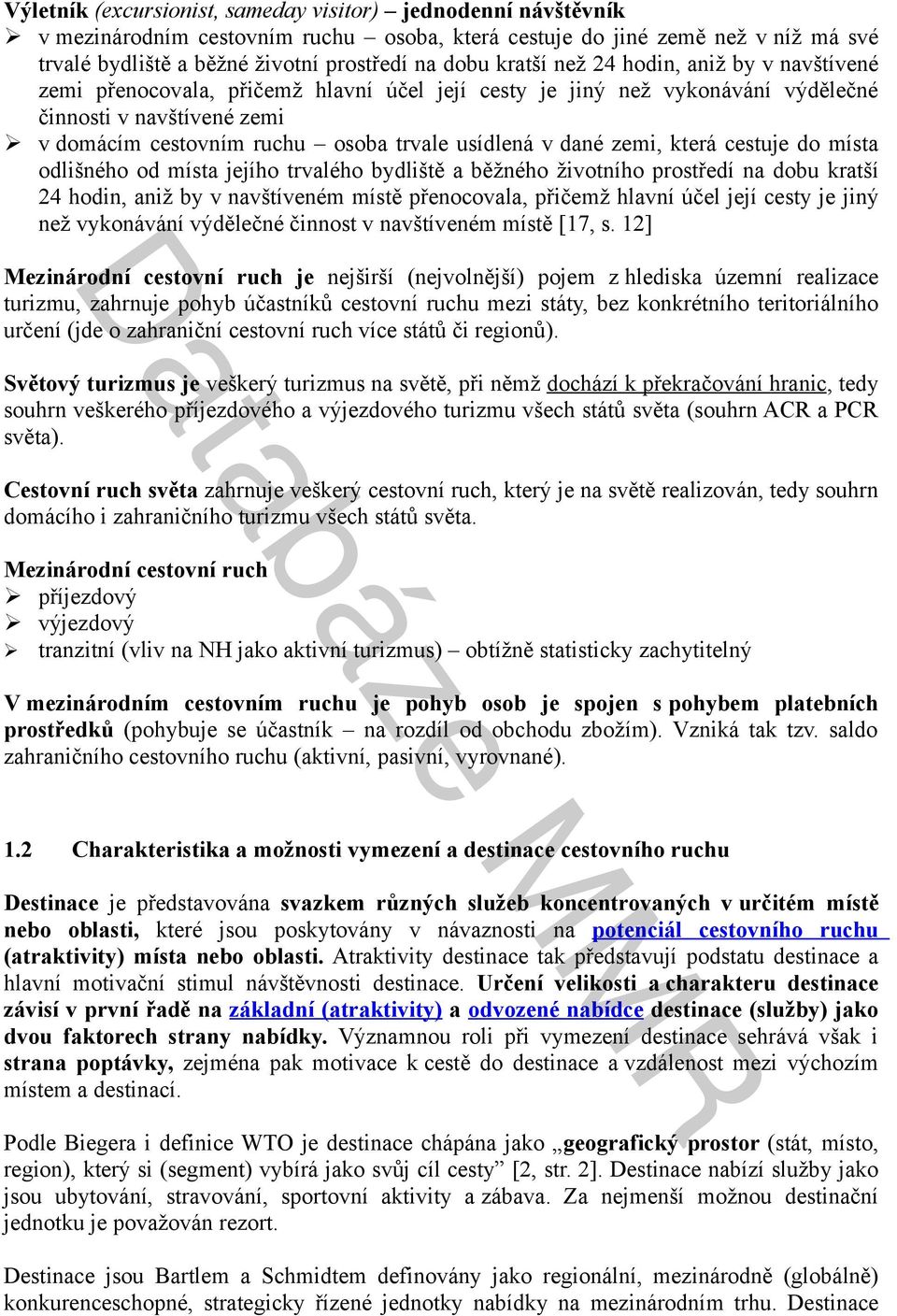 v dané zemi, která cestuje do místa odlišného od místa jejího trvalého bydliště a běžného životního prostředí na dobu kratší 24 hodin, aniž by v navštíveném místě přenocovala, přičemž hlavní účel