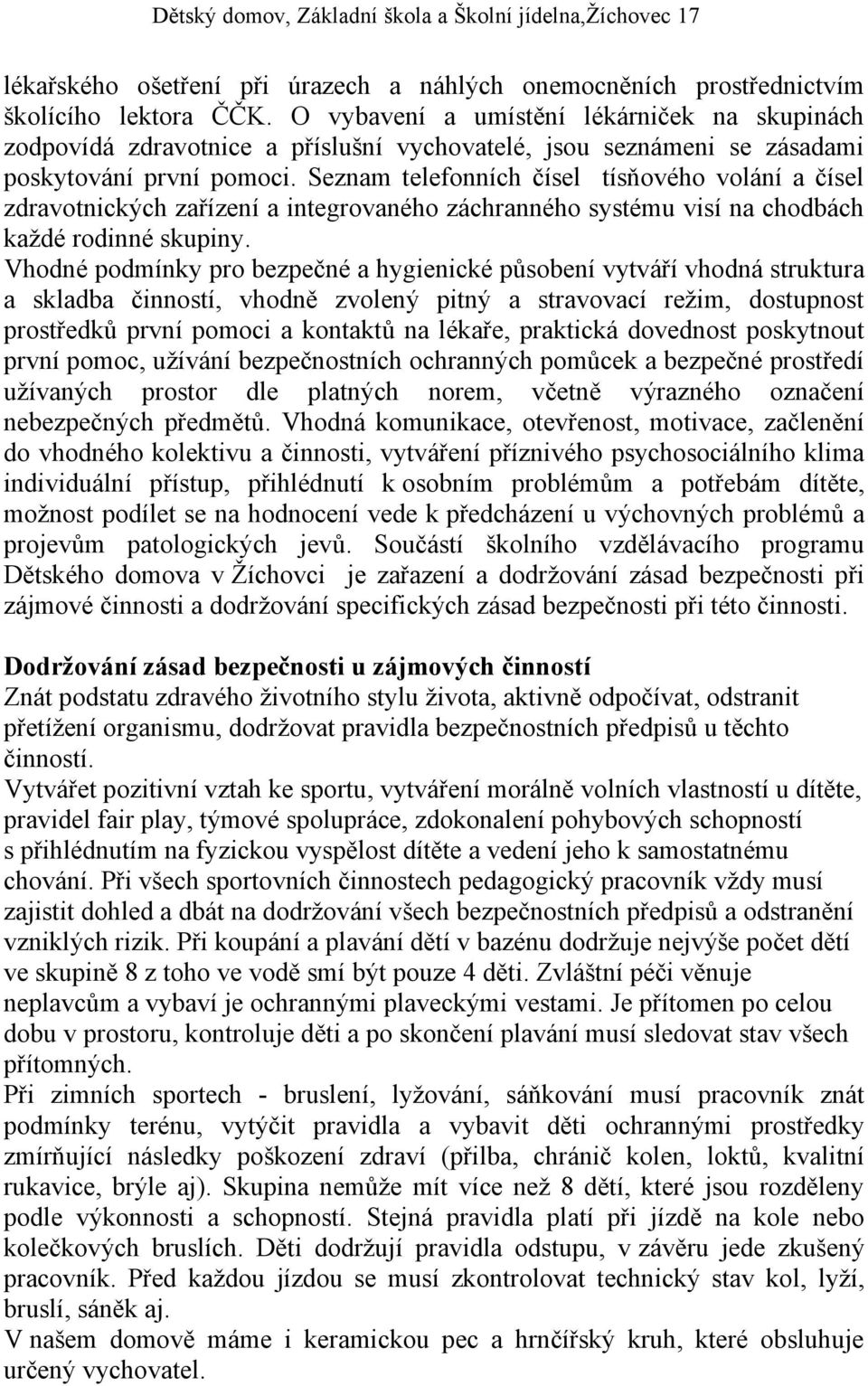 Seznam telefonních čísel tísňového volání a čísel zdravotnických zařízení a integrovaného záchranného systému visí na chodbách každé rodinné skupiny.