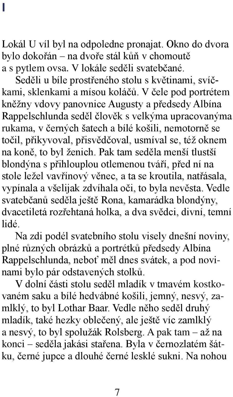 V čele pod portrétem kněžny vdovy panovnice Augusty a předsedy Albína Rappelschlunda seděl člověk s velkýma upracovanýma rukama, v černých šatech a bílé košili, nemotorně se točil, přikyvoval,