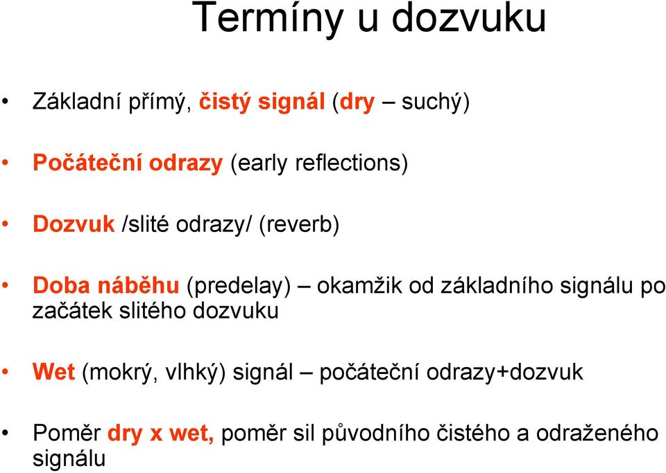 okamžik od základního signálu po začátek slitého dozvuku Wet (mokrý, vlhký)