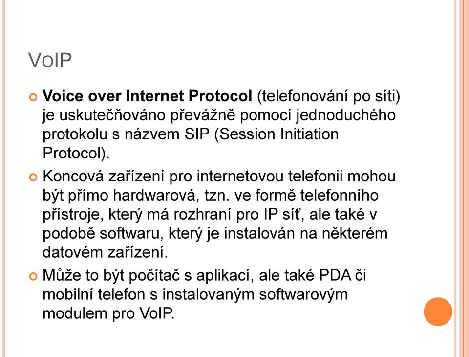 ve formě telefonního přístroje, který má rozhraní pro IP síť, ale také v podobě softwaru, který je instalován na