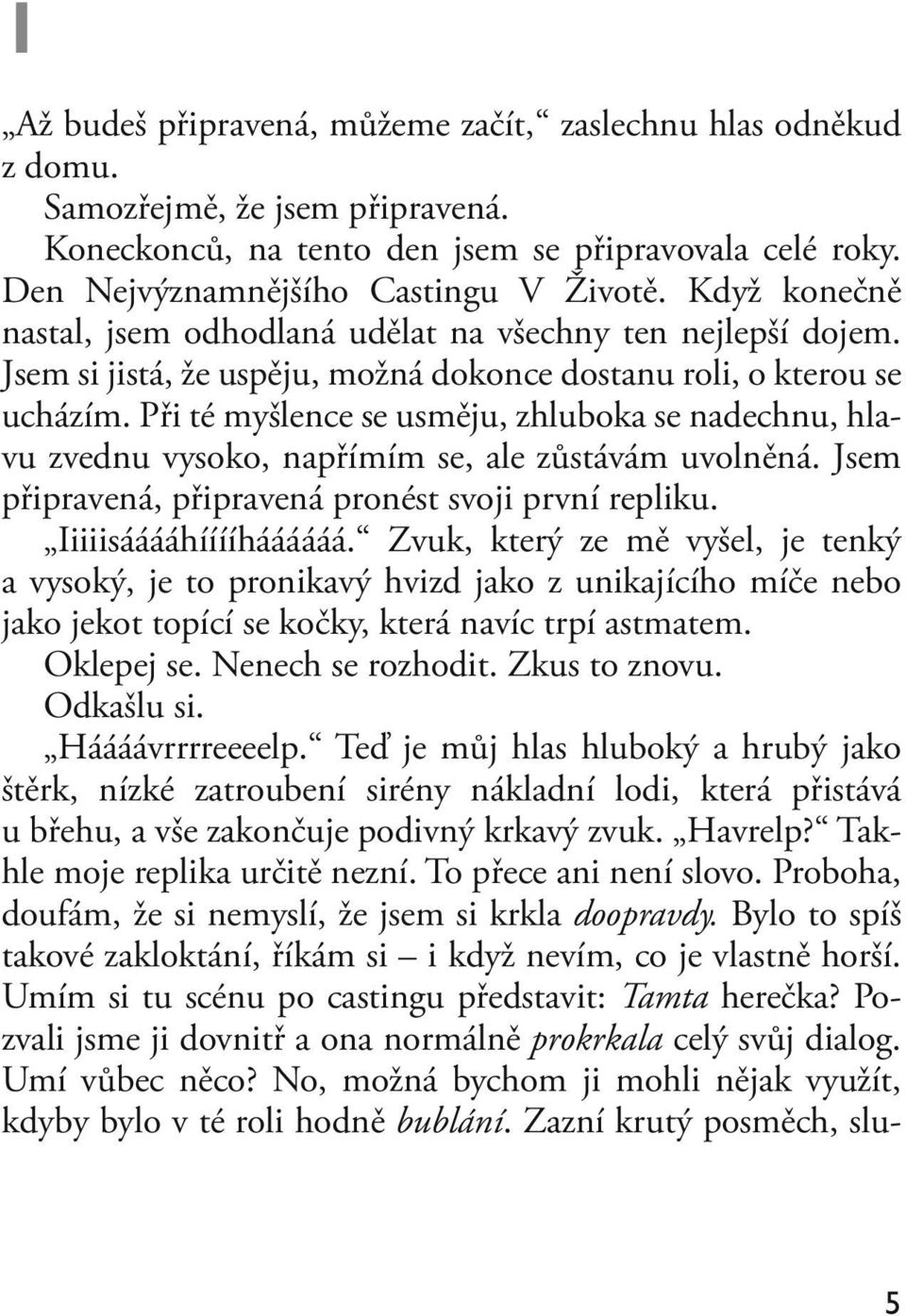 Při té myšlence se usměju, zhluboka se nadechnu, hlavu zvednu vysoko, napřímím se, ale zůstávám uvolněná. Jsem připravená, připravená pronést svoji první repliku. Iiiiisááááhííííháááááá.