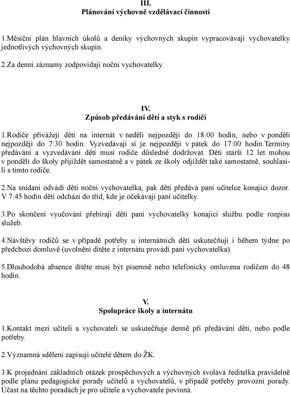 Rodiče přivážejí děti na internát v neděli nejpozději do 18:00 hodin, nebo v pondělí nejpozději do 7:30 hodin. Vyzvedávají si je nejpozději v pátek do 17:00 hodin.