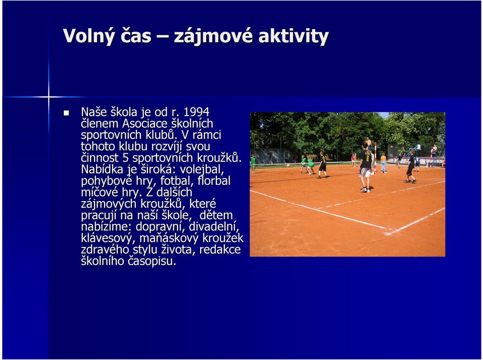 Nabídka je široká: : volejbal, pohybové hry, fotbal, florbal míčové hry.