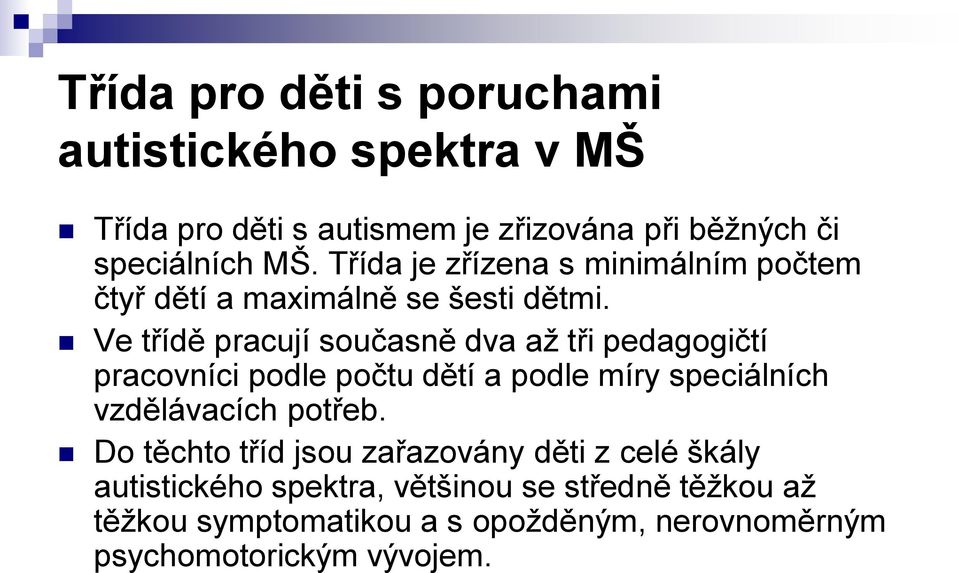 Ve třídě pracují současně dva až tři pedagogičtí pracovníci podle počtu dětí a podle míry speciálních vzdělávacích potřeb.