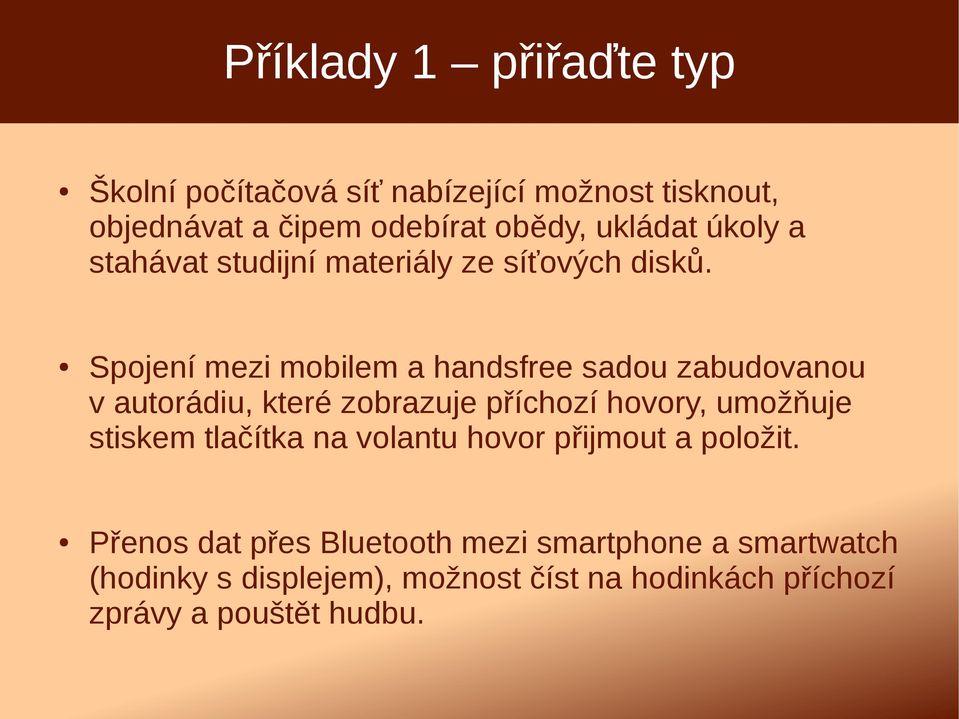 Spojení mezi mobilem a handsfree sadou zabudovanou v autorádiu, které zobrazuje příchozí hovory, umožňuje stiskem