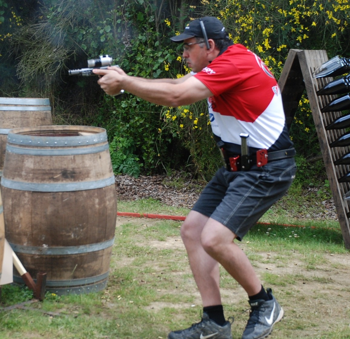 SAUL KIRSCH TOP SHOOTER jméno SAUL KIRSCH klub Squad 24 Dongen, Holandsko povolání majitel obchodní společnosti věk 41 Saul Kirsch patří posledních 10 let mezi světovou střeleckou špičku IPSC.